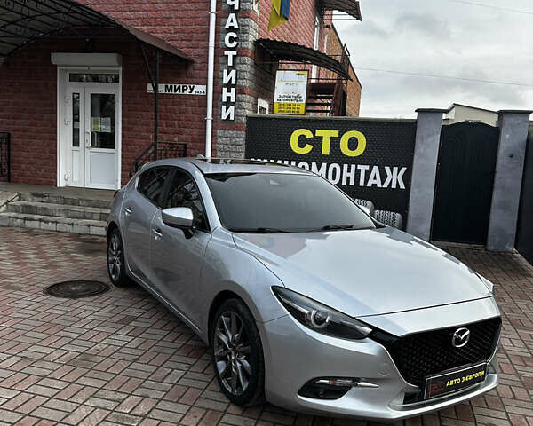 Серый Мазда 3, объемом двигателя 2.4 л и пробегом 101 тыс. км за 10800 $, фото 2 на Automoto.ua
