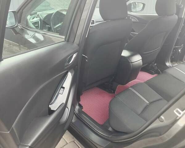 Серый Мазда 3, объемом двигателя 1.5 л и пробегом 92 тыс. км за 16500 $, фото 12 на Automoto.ua