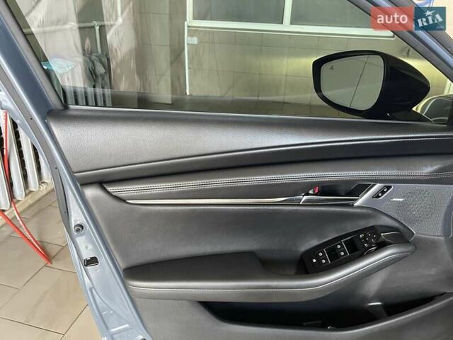 Серый Мазда 3, объемом двигателя 2.5 л и пробегом 9 тыс. км за 20100 $, фото 79 на Automoto.ua