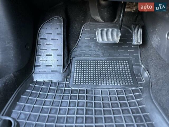 Сірий Мазда 3, об'ємом двигуна 1.6 л та пробігом 132 тис. км за 5500 $, фото 33 на Automoto.ua