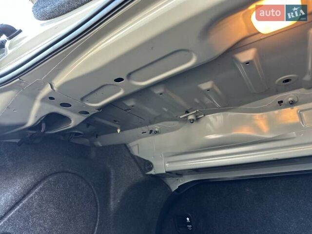 Сірий Мазда 3, об'ємом двигуна 1.6 л та пробігом 132 тис. км за 5500 $, фото 58 на Automoto.ua