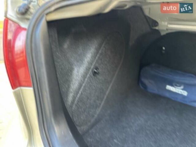 Сірий Мазда 3, об'ємом двигуна 1.6 л та пробігом 132 тис. км за 5500 $, фото 54 на Automoto.ua