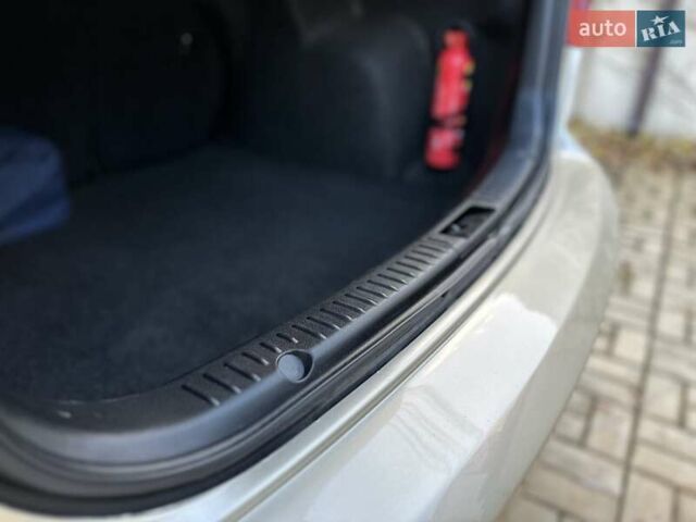 Сірий Мазда 3, об'ємом двигуна 1.6 л та пробігом 132 тис. км за 5500 $, фото 55 на Automoto.ua