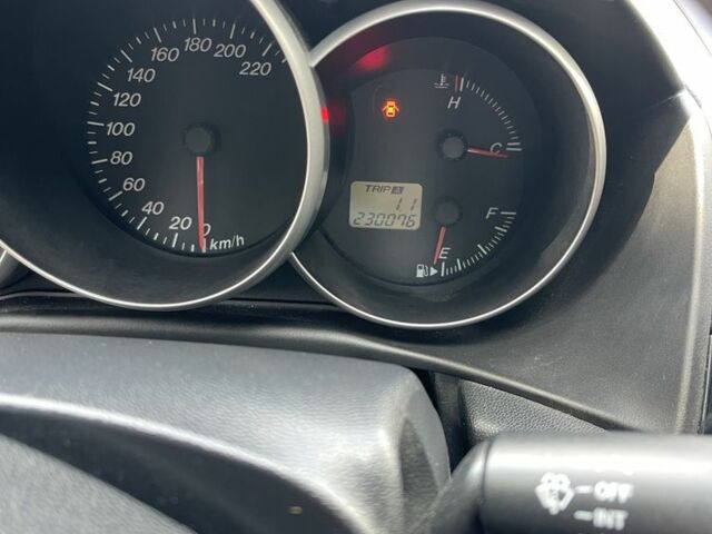 Сірий Мазда 3, об'ємом двигуна 1.6 л та пробігом 230 тис. км за 3900 $, фото 6 на Automoto.ua