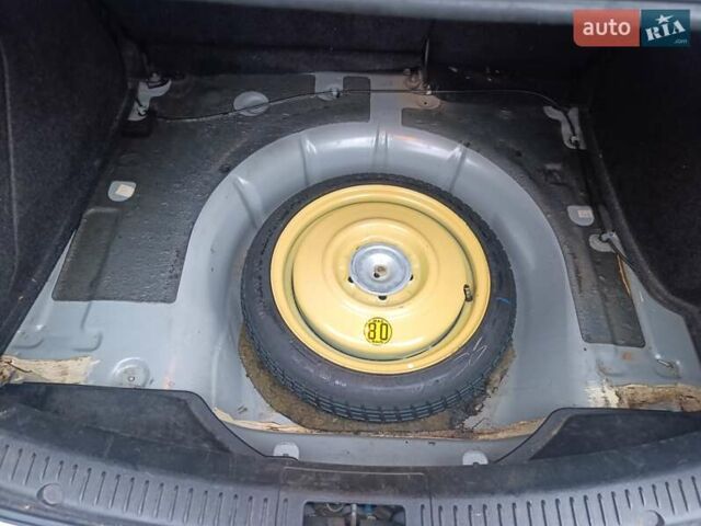 Сірий Мазда 3, об'ємом двигуна 1.6 л та пробігом 235 тис. км за 3700 $, фото 5 на Automoto.ua