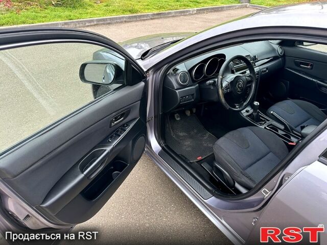 Сірий Мазда 3, об'ємом двигуна 2 л та пробігом 250 тис. км за 2999 $, фото 7 на Automoto.ua