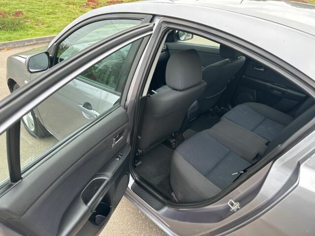 Сірий Мазда 3, об'ємом двигуна 2 л та пробігом 300 тис. км за 2999 $, фото 10 на Automoto.ua