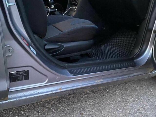Сірий Мазда 3, об'ємом двигуна 1.6 л та пробігом 345 тис. км за 2843 $, фото 15 на Automoto.ua