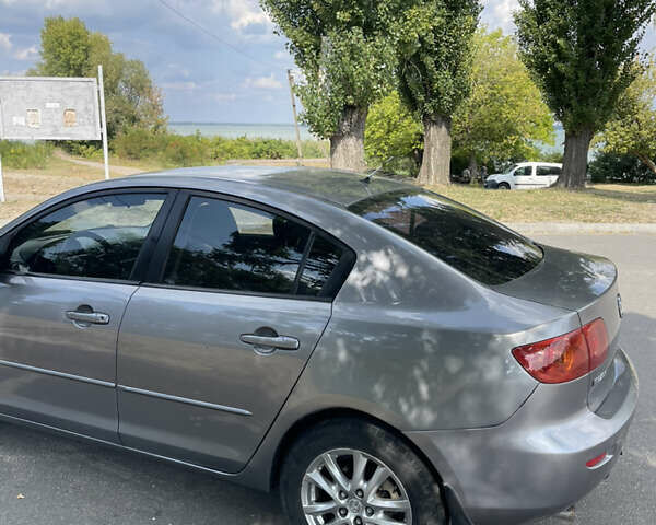 Сірий Мазда 3, об'ємом двигуна 1.6 л та пробігом 230 тис. км за 3900 $, фото 3 на Automoto.ua