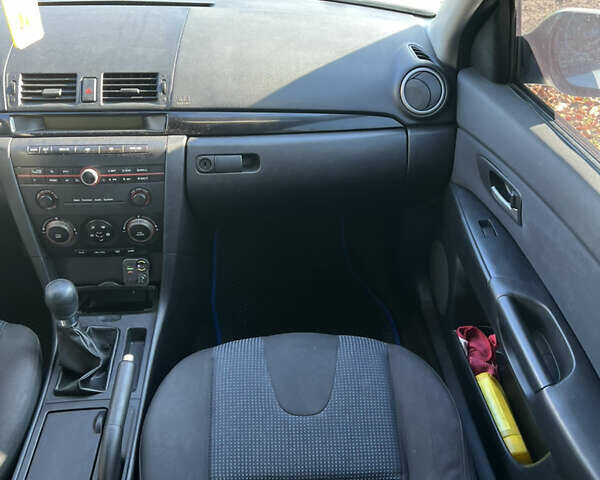 Серый Мазда 3, объемом двигателя 1.56 л и пробегом 335 тыс. км за 3300 $, фото 6 на Automoto.ua