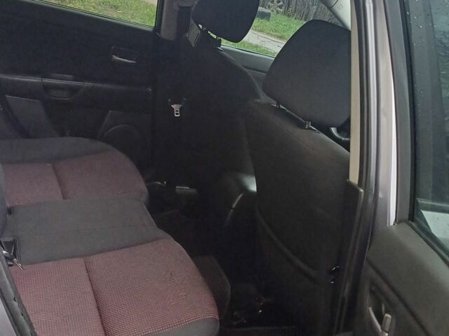 Сірий Мазда 3, об'ємом двигуна 1.6 л та пробігом 360 тис. км за 2600 $, фото 5 на Automoto.ua