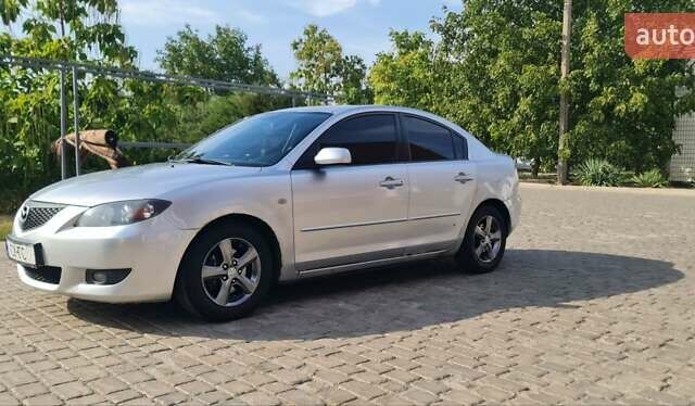 Серый Мазда 3, объемом двигателя 1.56 л и пробегом 250 тыс. км за 3900 $, фото 3 на Automoto.ua