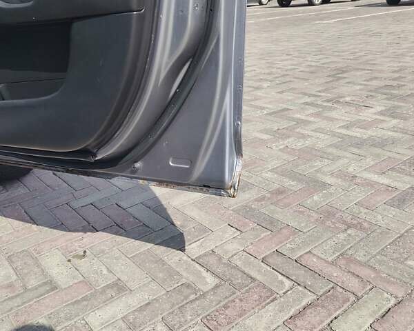 Серый Мазда 3, объемом двигателя 1.6 л и пробегом 288 тыс. км за 3300 $, фото 12 на Automoto.ua