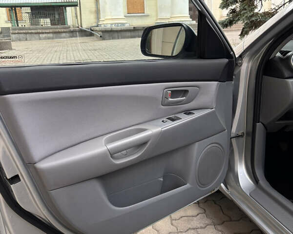 Серый Мазда 3, объемом двигателя 1.6 л и пробегом 290 тыс. км за 4350 $, фото 14 на Automoto.ua