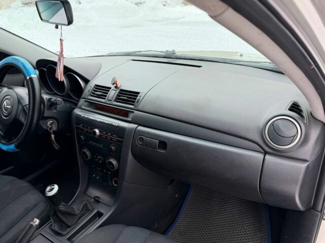 Сірий Мазда 3, об'ємом двигуна 1.6 л та пробігом 195 тис. км за 2650 $, фото 8 на Automoto.ua
