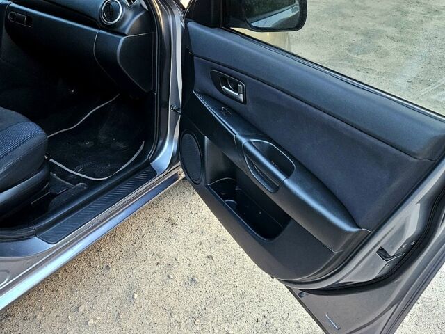 Сірий Мазда 3, об'ємом двигуна 1.6 л та пробігом 190 тис. км за 3950 $, фото 11 на Automoto.ua