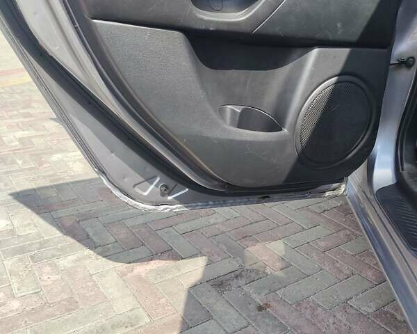 Серый Мазда 3, объемом двигателя 1.6 л и пробегом 288 тыс. км за 3300 $, фото 17 на Automoto.ua