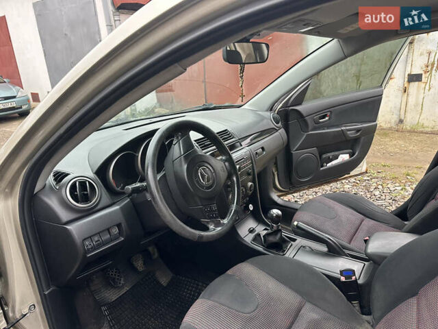 Сірий Мазда 3, об'ємом двигуна 1.6 л та пробігом 301 тис. км за 2750 $, фото 18 на Automoto.ua