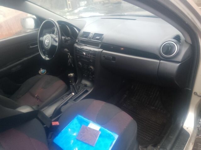 Серый Мазда 3, объемом двигателя 1.6 л и пробегом 400 тыс. км за 3000 $, фото 2 на Automoto.ua