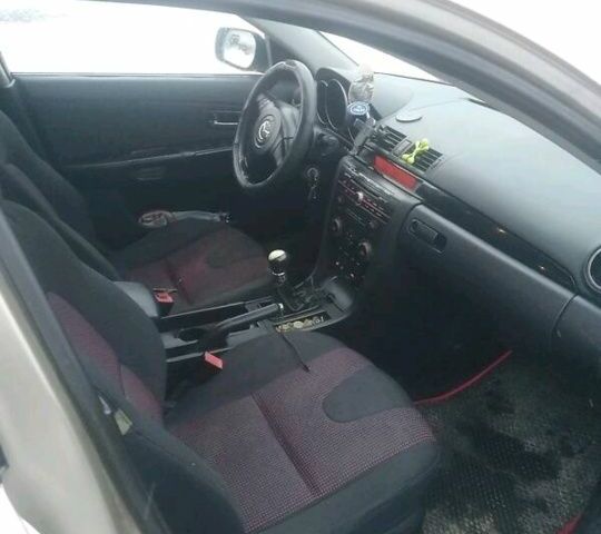 Сірий Мазда 3, об'ємом двигуна 1.6 л та пробігом 300 тис. км за 1900 $, фото 4 на Automoto.ua