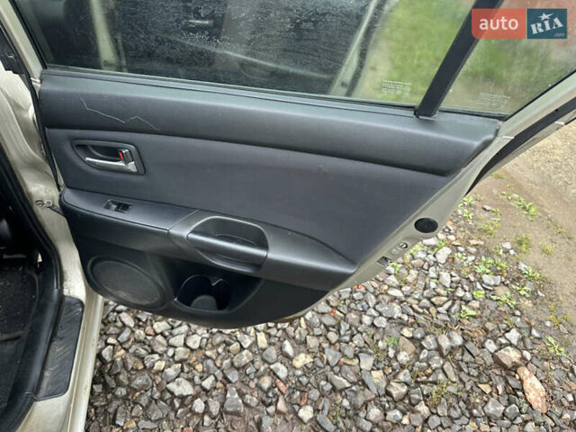Сірий Мазда 3, об'ємом двигуна 1.6 л та пробігом 301 тис. км за 2750 $, фото 23 на Automoto.ua