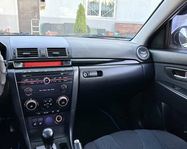 Сірий Мазда 3, об'ємом двигуна 1.6 л та пробігом 302 тис. км за 5100 $, фото 32 на Automoto.ua