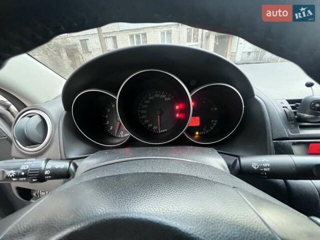 Серый Мазда 3, объемом двигателя 2 л и пробегом 268 тыс. км за 3650 $, фото 6 на Automoto.ua