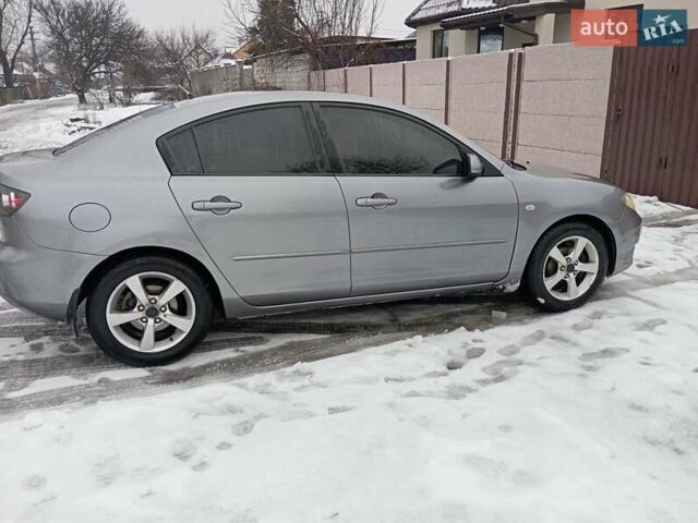 Сірий Мазда 3, об'ємом двигуна 1.6 л та пробігом 297 тис. км за 4399 $, фото 3 на Automoto.ua