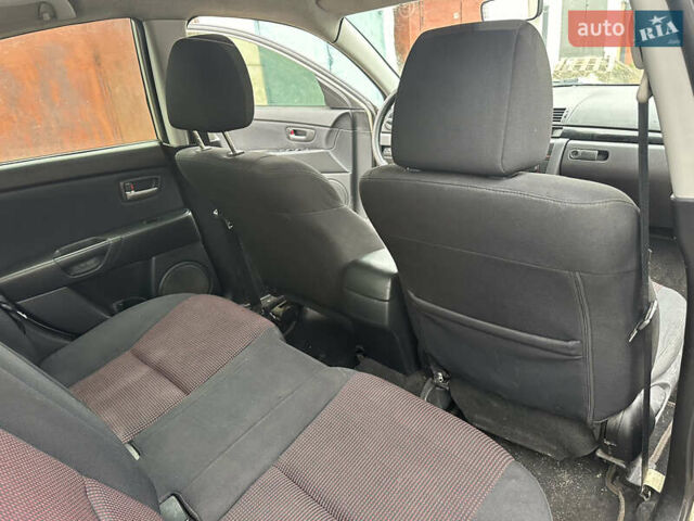 Сірий Мазда 3, об'ємом двигуна 1.6 л та пробігом 301 тис. км за 2750 $, фото 24 на Automoto.ua