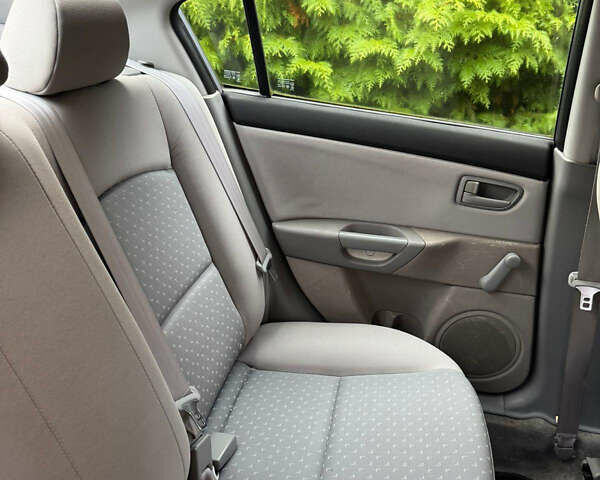 Сірий Мазда 3, об'ємом двигуна 1.6 л та пробігом 187 тис. км за 3950 $, фото 8 на Automoto.ua