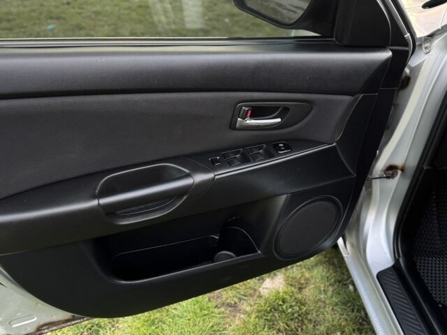 Серый Мазда 3, объемом двигателя 1.6 л и пробегом 300 тыс. км за 5400 $, фото 16 на Automoto.ua