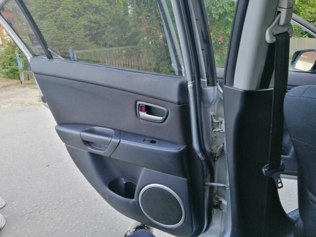 Сірий Мазда 3, об'ємом двигуна 2.2 л та пробігом 180 тис. км за 2194 $, фото 6 на Automoto.ua