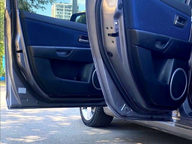 Серый Мазда 3, объемом двигателя 2 л и пробегом 232 тыс. км за 5300 $, фото 2 на Automoto.ua