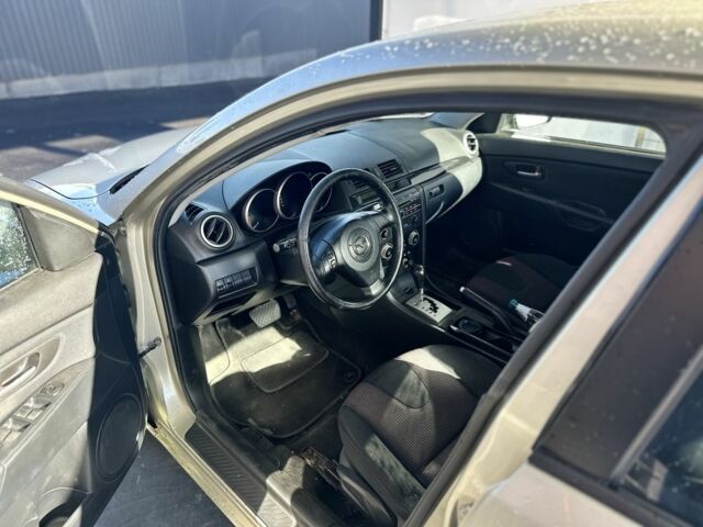 Серый Мазда 3, объемом двигателя 1.6 л и пробегом 210 тыс. км за 3700 $, фото 6 на Automoto.ua