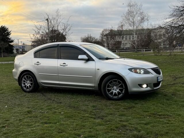 Серый Мазда 3, объемом двигателя 1.6 л и пробегом 300 тыс. км за 5400 $, фото 1 на Automoto.ua