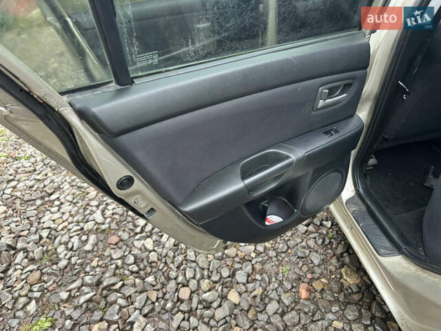 Сірий Мазда 3, об'ємом двигуна 1.6 л та пробігом 301 тис. км за 2750 $, фото 20 на Automoto.ua