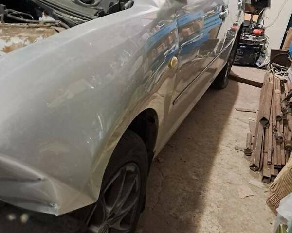 Серый Мазда 3, объемом двигателя 1.6 л и пробегом 320 тыс. км за 3000 $, фото 1 на Automoto.ua