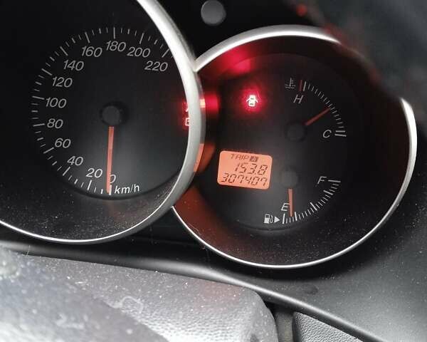 Сірий Мазда 3, об'ємом двигуна 1.6 л та пробігом 301 тис. км за 2900 $, фото 2 на Automoto.ua