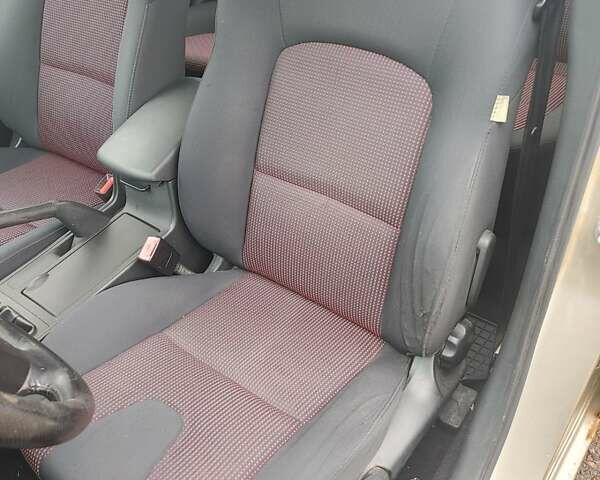 Сірий Мазда 3, об'ємом двигуна 1.6 л та пробігом 174 тис. км за 2999 $, фото 12 на Automoto.ua