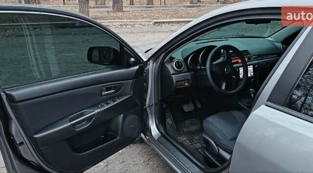 Серый Мазда 3, объемом двигателя 1.6 л и пробегом 301 тыс. км за 5400 $, фото 8 на Automoto.ua