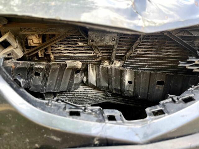 Сірий Мазда 3, об'ємом двигуна 1.6 л та пробігом 190 тис. км за 2500 $, фото 9 на Automoto.ua