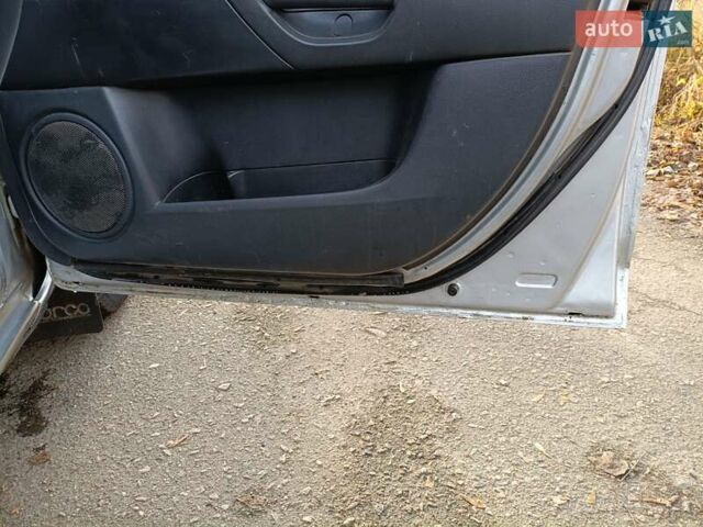 Серый Мазда 3, объемом двигателя 1.6 л и пробегом 383 тыс. км за 3400 $, фото 9 на Automoto.ua