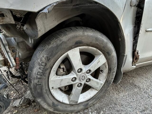 Сірий Мазда 3, об'ємом двигуна 1.6 л та пробігом 200 тис. км за 1900 $, фото 2 на Automoto.ua