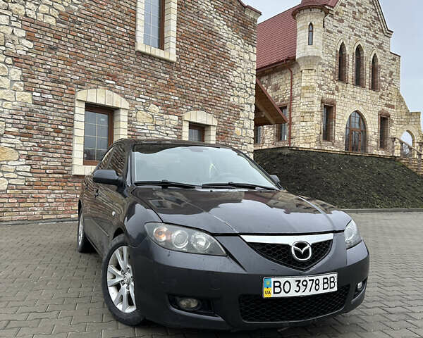 Серый Мазда 3, объемом двигателя 1.6 л и пробегом 310 тыс. км за 4400 $, фото 1 на Automoto.ua