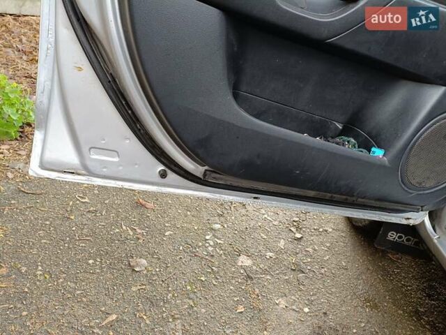 Серый Мазда 3, объемом двигателя 1.6 л и пробегом 383 тыс. км за 3400 $, фото 6 на Automoto.ua