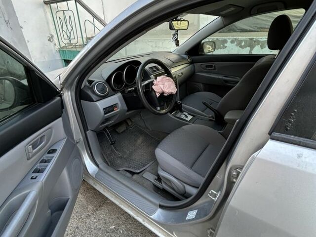 Сірий Мазда 3, об'ємом двигуна 1.6 л та пробігом 200 тис. км за 1900 $, фото 7 на Automoto.ua
