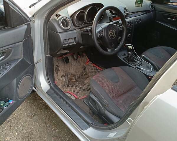 Серый Мазда 3, объемом двигателя 1.6 л и пробегом 383 тыс. км за 3400 $, фото 5 на Automoto.ua