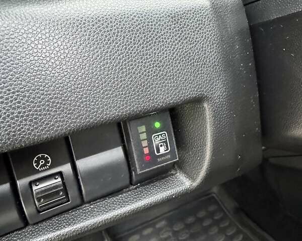 Серый Мазда 3, объемом двигателя 2 л и пробегом 214 тыс. км за 4450 $, фото 2 на Automoto.ua