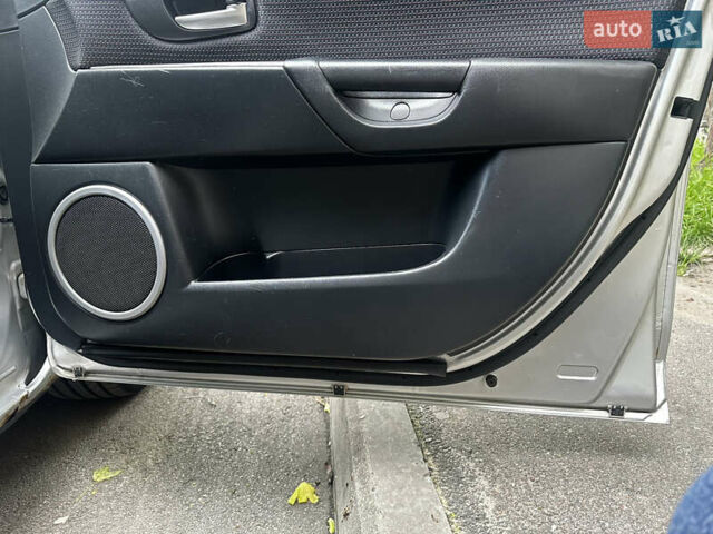 Сірий Мазда 3, об'ємом двигуна 1.6 л та пробігом 244 тис. км за 3990 $, фото 9 на Automoto.ua