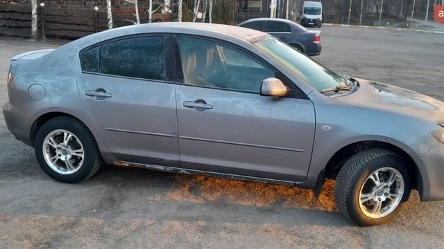 Серый Мазда 3, объемом двигателя 1.6 л и пробегом 259 тыс. км за 3550 $, фото 1 на Automoto.ua